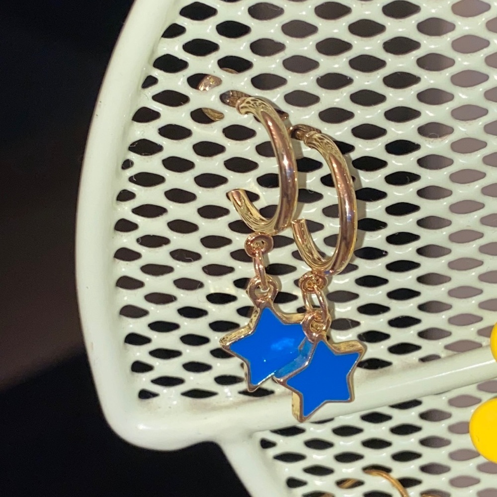 Very cute earrings love these cute & simple stars